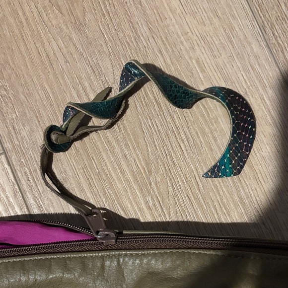 Chic Olive Green Shoulder Bag - Picture 4 of 9